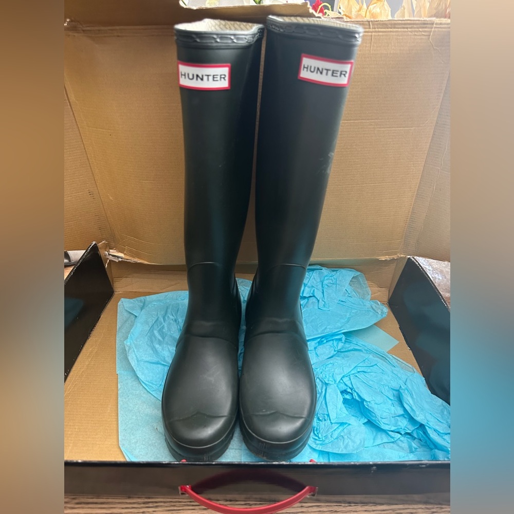 Hunter boots original tall in Dark Olive matte size 7.